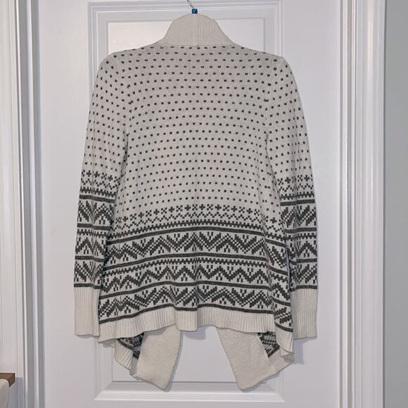 LOFT Cream and Gray Geometric Print Sweater - Picture 5 of 10